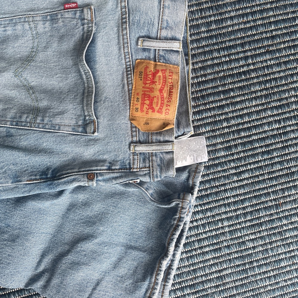 Levis 501 40-30. Pre-owned faded not torn.